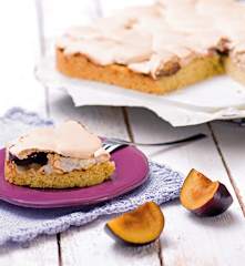 Ciasto śliwkowe z polewą bezową