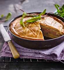 Layered potato and meat pie (Pâté de pommes de terre du Limousin)