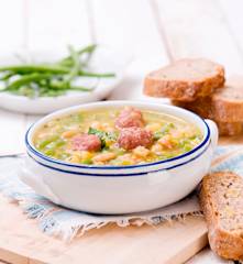 Zupa fasolowa z pulpecikami