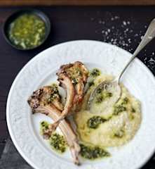 Côtes de chevreau et polenta au pesto de menthe