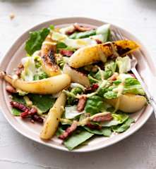 Insalata tiepida di pere con condimento alla senape