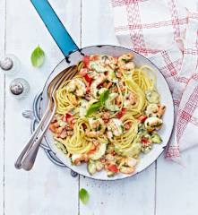 Spaghetti mit Garnelen und Paprika-Gurken-Ragout