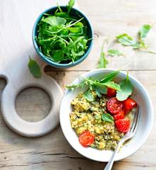 Œufs brouillés au pesto de menthe