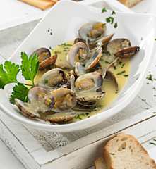 Clams in White Wine with Cilantro