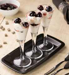 Bicchierini ricotta e amarene