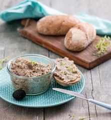 Pasta truflowa (pate pieczarkowe z truflą)