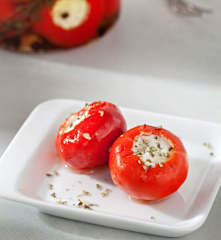 Pimientos rojos baby encurtidos rellenos de queso de cabra