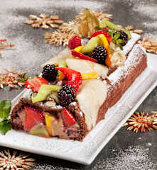 Tronco de Navidad con frutas frescas