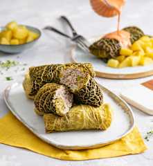 Gołąbki z ziemniakami i sosem pomidorowym