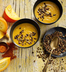 Creme de abóbora assada com sementes torradas