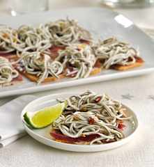 Tosta de jamón y angulas de surimi