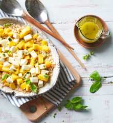 Ensalada de quinoa con melocotones y mozzarella