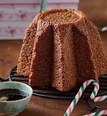 Pandoro al caffè con salsa al caramello