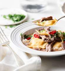 Zupa z ravioli i wołowiną