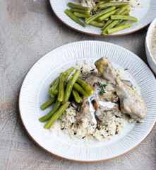 Kylling i kremet soppsaus med villris