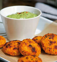 Mini hamburguesas de zanahoria y salsa de palta