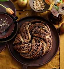 Entrançado de avelã, chocolate, maçã e passas