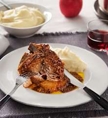 Aguja de cerdo con piña y naranja