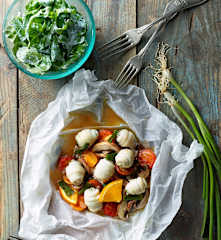 Buharda Dil Balığı ve Beyaz Peynirli Roka Salatası