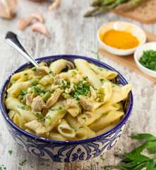 Penne aromatiche con pollo e asparagi