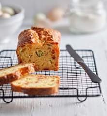 Wytrawne ciasto z cukinią i chorizo