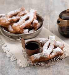 Rosyjskie puszyste faworki (Taratuszki)