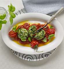 Dumplings aux épinards et coulis de tomates