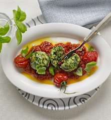 Albóndigas de espinacas con ragú de tomate