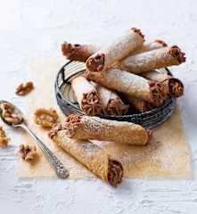 Cannoli de dulce de leche, chocolate y nuez