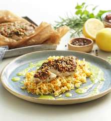 Kräuterfisch mit Karottenreis und Rucolasauce