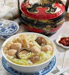 Hu Pio Sup (Prawn Ball Fish Maw Soup)