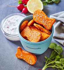 Käse-Cracker mit Radieschen-Dip