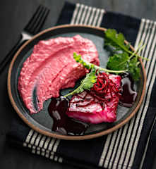 Pavé de cabillaud, jus et purée de betterave