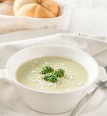Crema verde con brócoli, puerro y patata