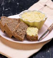 Hirseaufstrich mit Apfel