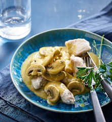 Chicken with creamy vegetable sauce