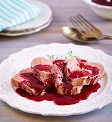 Filete de res con salsa de jamaica