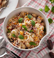 Cuscús de coliflor con dátiles