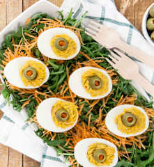 Uova ripiene di prosciutto