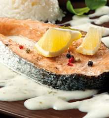 Łosoś w sosie ziołowo-musztardowym