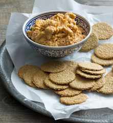 Oatcakes with Moroccan hommus
