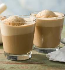 Bebida frappé de café al limón
