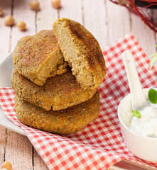 Burger vegetale con salsa allo yogurt