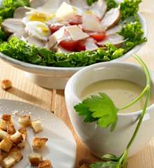 Caesar-Salat mit Hähnchenbrust