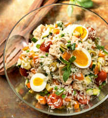 Reissalat mit Ei und Thunfisch