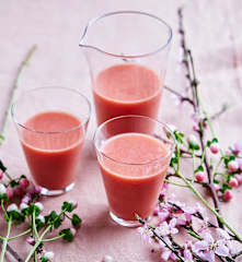 Smoothie de manga, morango e framboesa