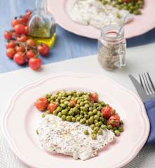 Pechugas a la provenzal con guisantes y tomatitos para dos