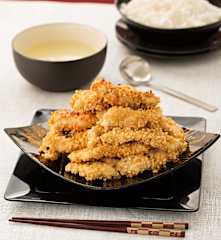 Tiras de pollo almendrado con salsa de limón