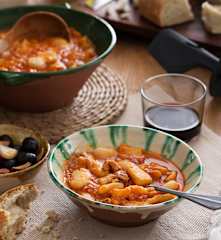 Judías de El Barco de Ávila guisadas con calamares en cocción lenta