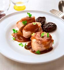 Filetto di coniglio con salsa alle prugne